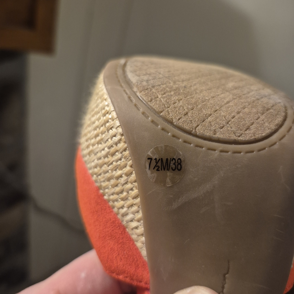 Jessica Simpson Red and Tan Heels